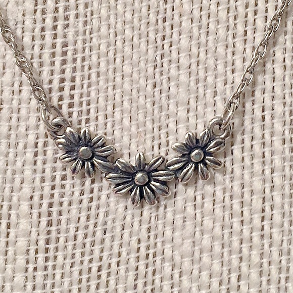 James Avery Margarita Daisy Necklace 